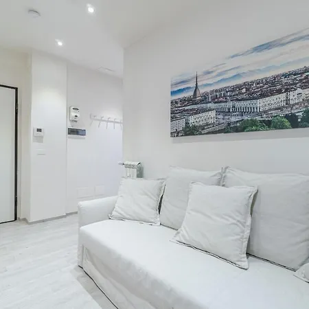 Guesthost - Crocetta District! Bright & Roomy