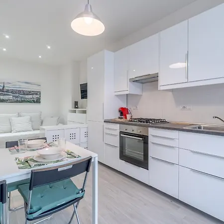 Guesthost - Crocetta District! Bright & Roomy *