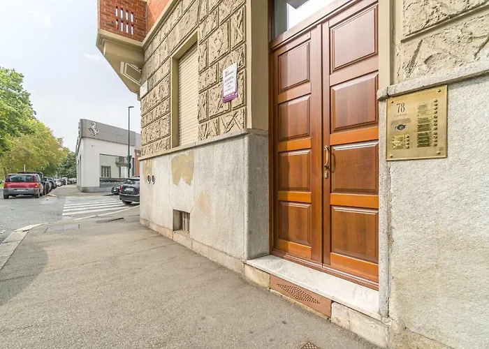 Guesthost - Crocetta District! Bright & Roomy Apartamento