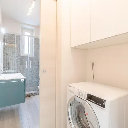 Guesthost - Crocetta District! Bright & Roomy דירה
