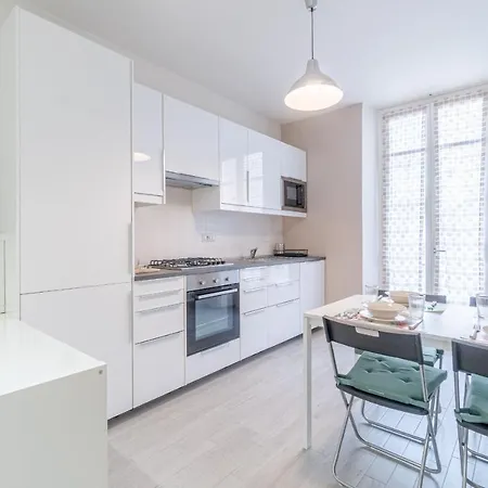 公寓 Crocetta District! Bright & Roomy *