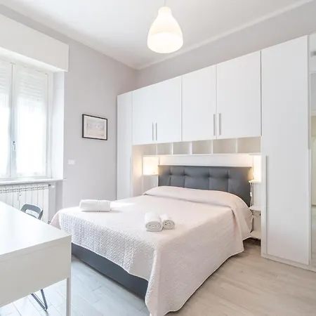 דירה Guesthost - Crocetta District! Bright & Roomy טורינו