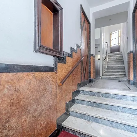 Guesthost - Crocetta District! Bright & Roomy דירה