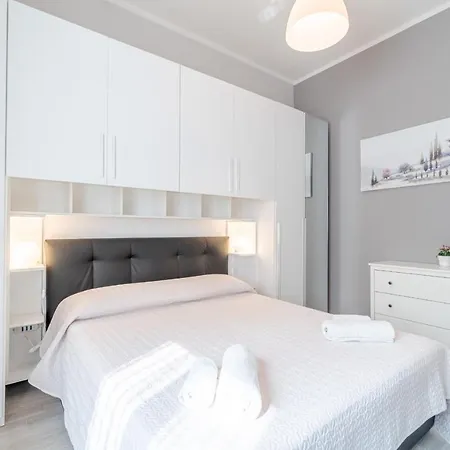 דירה Guesthost - Crocetta District! Bright & Roomy