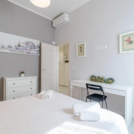 公寓 Crocetta District! Bright & Roomy *