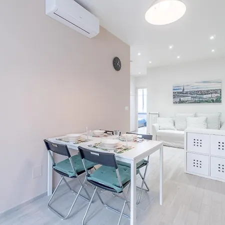 公寓 Crocetta District! Bright & Roomy *