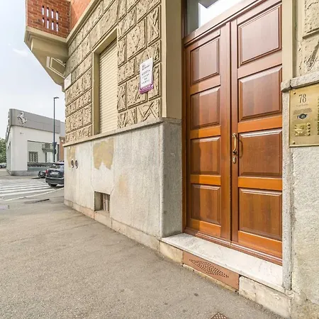 Guesthost - Crocetta District! Bright & Roomy Apartamento